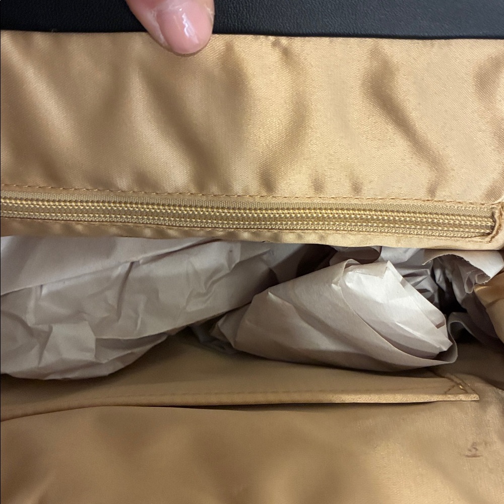 Elegant Green Velvet Handbag - Picture 7 of 7